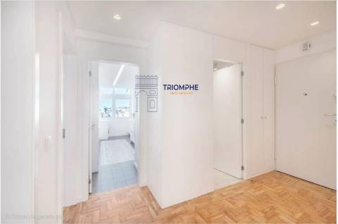 T3 totalmente renovado com varanda, Benfica