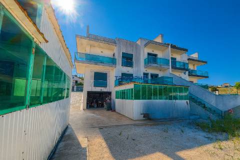 Moradia Geminada T4 Pontinha e Famões