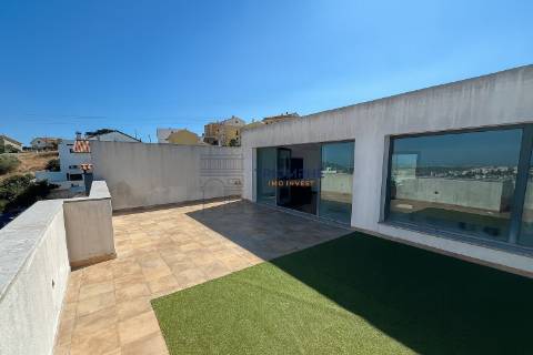 Moradia Geminada T4 Pontinha e Famões