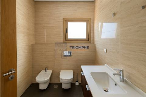 Moradia Geminada T4 Pontinha e Famões