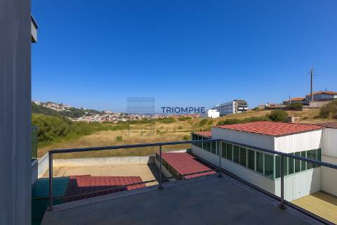 Moradia Geminada T4 Pontinha e Famões