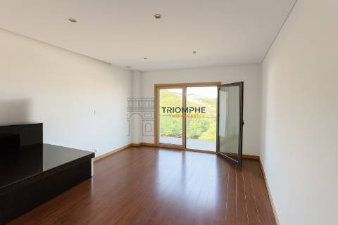 Moradia Geminada T4 Pontinha e Famões