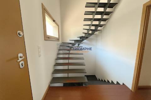 Moradia Geminada T4 Pontinha e Famões