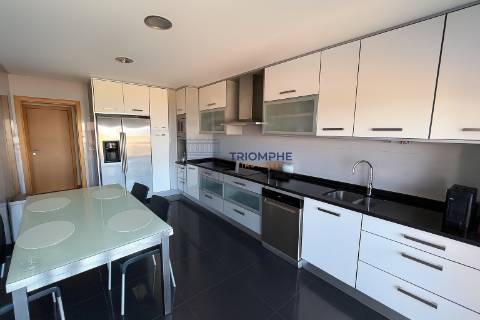 Moradia Contemporânea T4