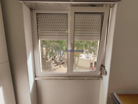 Apartamento T2 Remodelado– Reboleira, Amadora