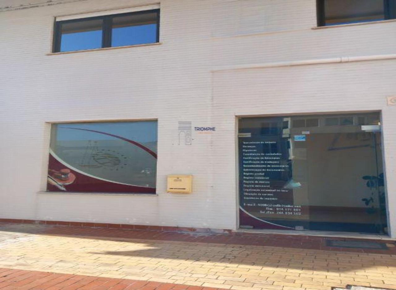 Espaço comercial com 106m2 em  Leiria  