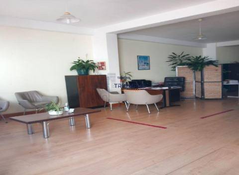 Espaço comercial com 106m2 em  Leiria  