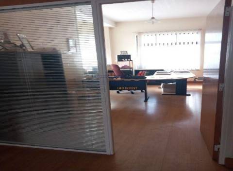 Espaço comercial com 106m2 em  Leiria  