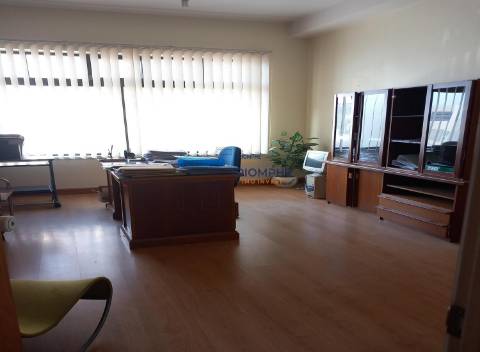 Espaço comercial com 106m2 em  Leiria  