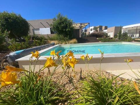 Moradia T3 com Piscina – Pestana Valley