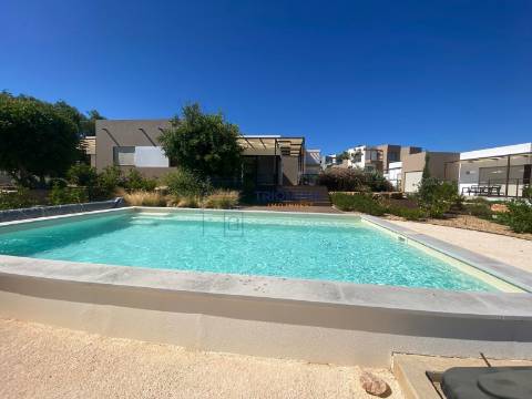 Moradia T3 com Piscina – Pestana Valley