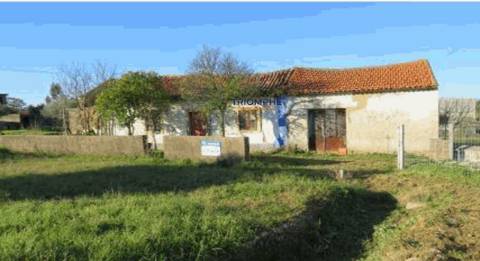 Moradia T3 para recuperação São Pedro de Tomar