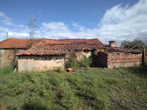 Moradia T3 para recuperação São Pedro de Tomar