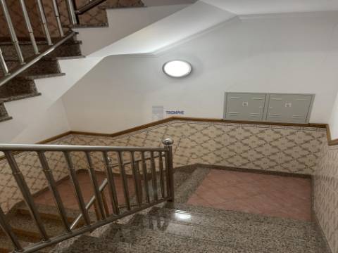  Apartamento T3+1 com Vista para o Castelo de Porto de Mós