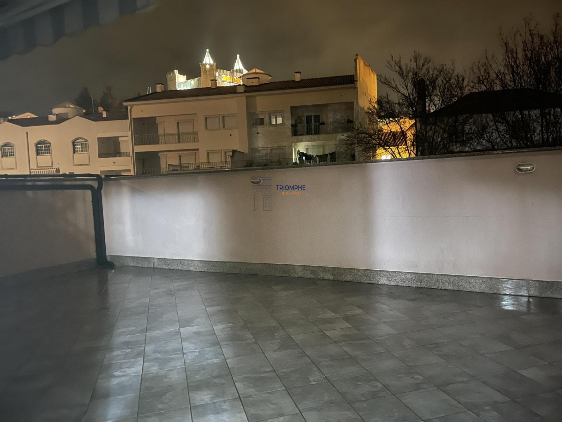  Apartamento T3+1 com Vista para o Castelo de Porto de Mós