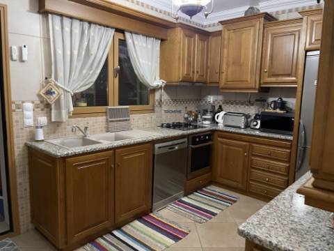  Apartamento T3+1 com Vista para o Castelo de Porto de Mós