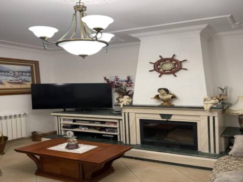  Apartamento T3+1 com Vista para o Castelo de Porto de Mós