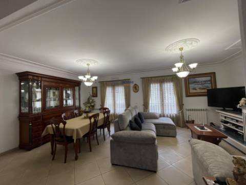  Apartamento T3+1 com Vista para o Castelo de Porto de Mós