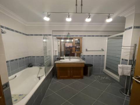  Apartamento T3+1 com Vista para o Castelo de Porto de Mós