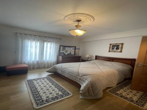  Apartamento T3+1 com Vista para o Castelo de Porto de Mós