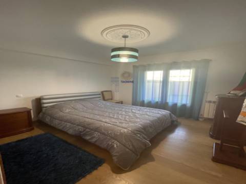  Apartamento T3+1 com Vista para o Castelo de Porto de Mós