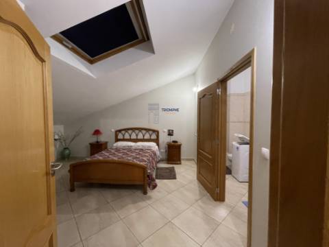  Apartamento T3+1 com Vista para o Castelo de Porto de Mós