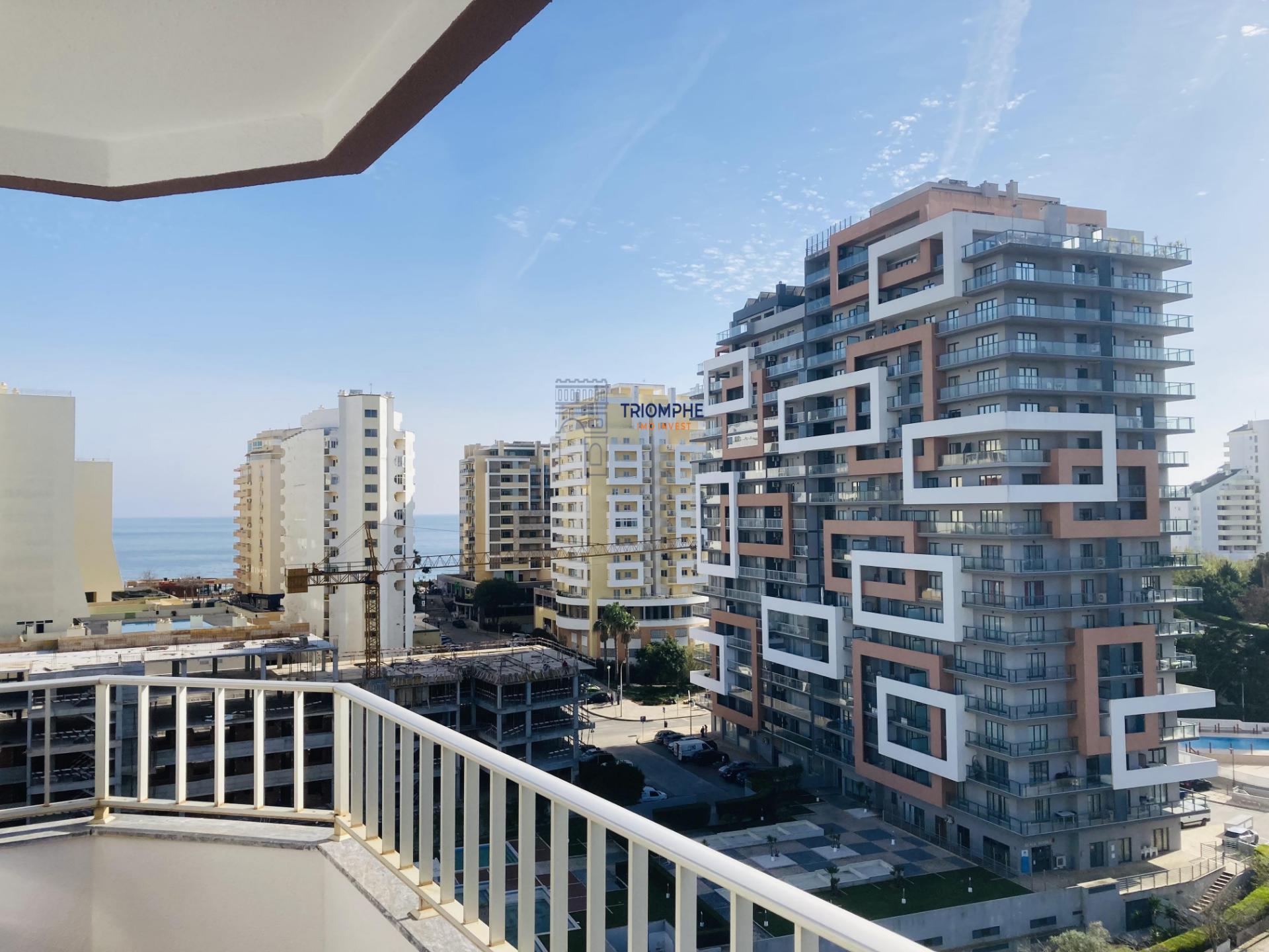 Apartamento T2 com Varanda vista Mar, Praia da Rocha, Portimão