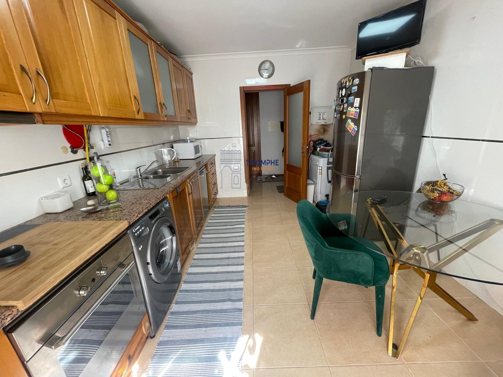 Apartamento T3 Zona Tranquila Nazaré