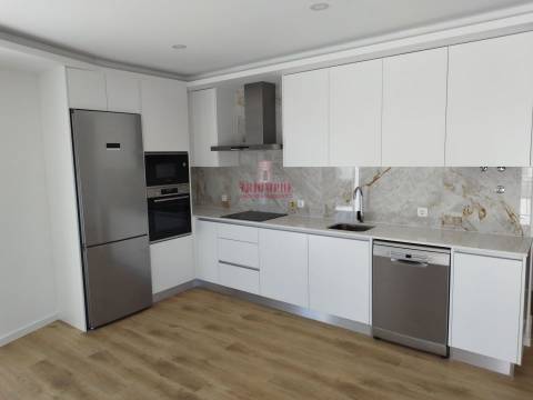 Penthouse T3 Novo Garagem Terraço, Centro Lourinhã