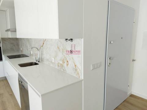 Penthouse T3 Novo Garagem Terraço, Centro Lourinhã