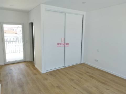 Penthouse T3 Novo Garagem Terraço, Centro Lourinhã