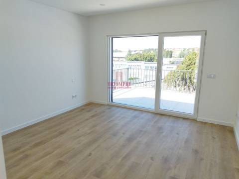 Penthouse T3 Novo Garagem Terraço, Centro Lourinhã