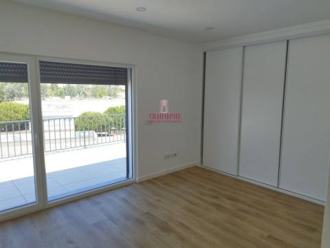 Penthouse T3 Novo Garagem Terraço, Centro Lourinhã
