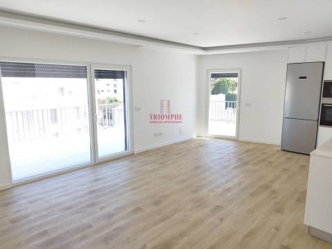 Penthouse T3 Novo Garagem Terraço, Centro Lourinhã