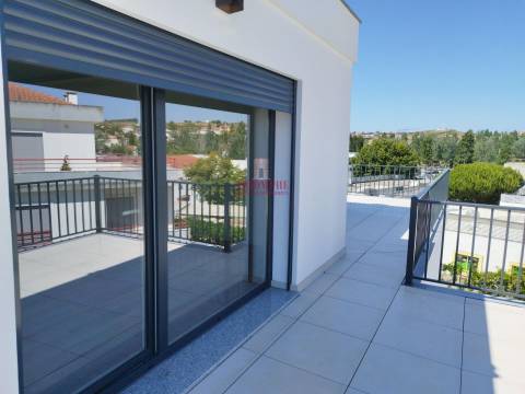 Penthouse T3 Novo Garagem Terraço, Centro Lourinhã
