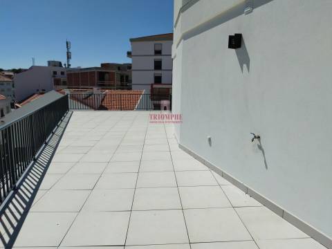 Penthouse T3 Novo Garagem Terraço, Centro Lourinhã