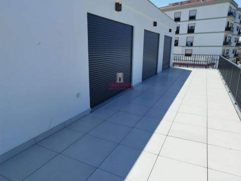 Penthouse T3 Novo Garagem Terraço, Centro Lourinhã