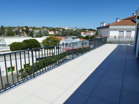 Penthouse T3 Novo Garagem Terraço, Centro Lourinhã