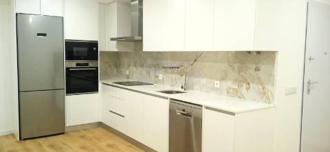 Penthouse T3 Novo Garagem Terraço, Centro Lourinhã