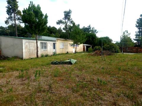 Moradia T1 inserida lote terreno 646m2 Pataias e Martingança