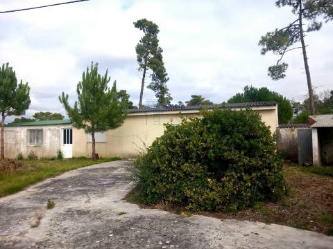 Moradia T1 inserida lote terreno 646m2 Pataias e Martingança