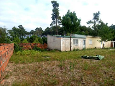 Moradia T1 inserida lote terreno 646m2 Pataias e Martingança