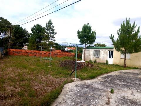 Moradia T1 inserida lote terreno 646m2 Pataias e Martingança