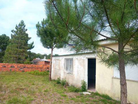 Moradia T1 inserida lote terreno 646m2 Pataias e Martingança
