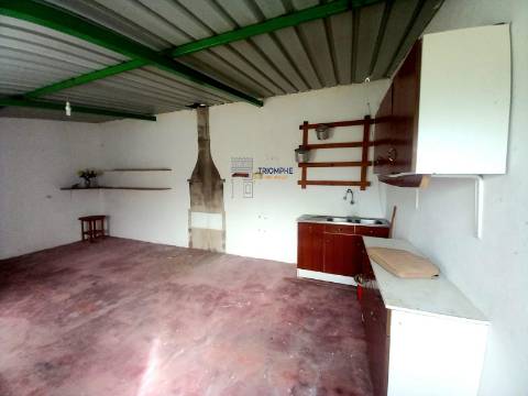 Moradia T1 inserida lote terreno 646m2 Pataias e Martingança