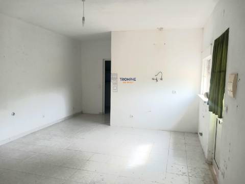 Moradia T1 inserida lote terreno 646m2 Pataias e Martingança