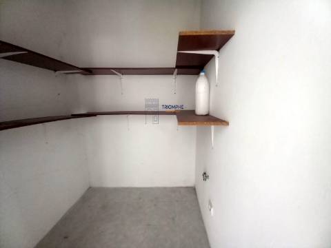 Moradia T1 inserida lote terreno 646m2 Pataias e Martingança