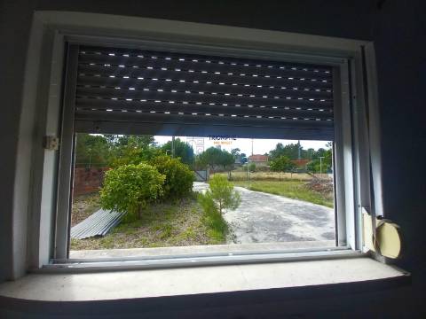 Moradia T1 inserida lote terreno 646m2 Pataias e Martingança