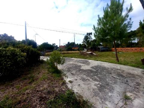 Moradia T1 inserida lote terreno 646m2 Pataias e Martingança