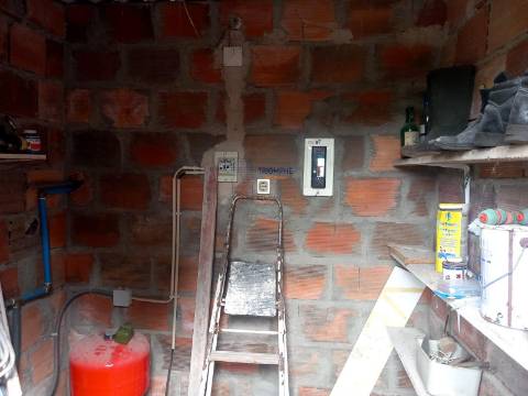 Moradia T1 inserida lote terreno 646m2 Pataias e Martingança